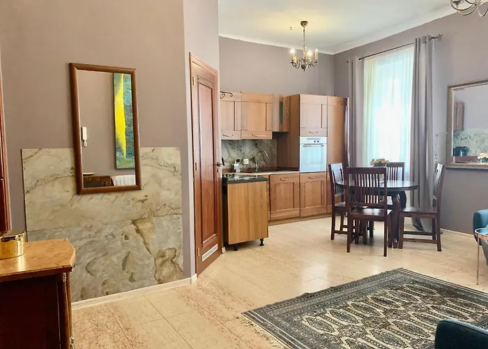 Beautiful And Charming Apartment In The Heart Of The Old Town