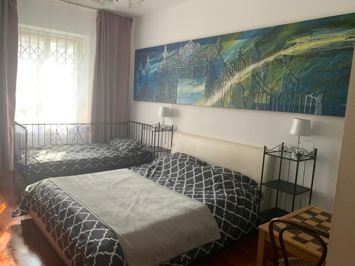 Beautiful And Charming In The Heart Of The Old Town Apartment *