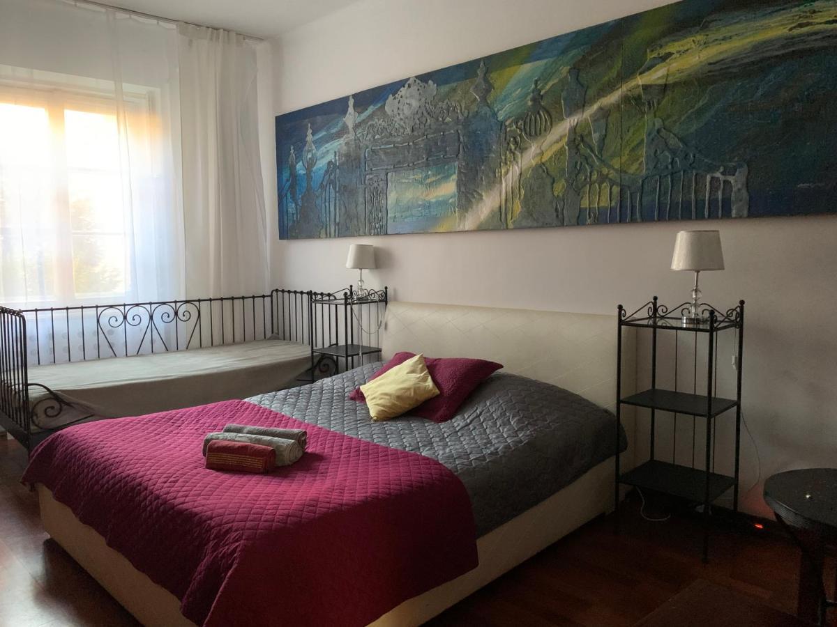 Beautiful And Charming In The Heart Of The Old Town Apartment *