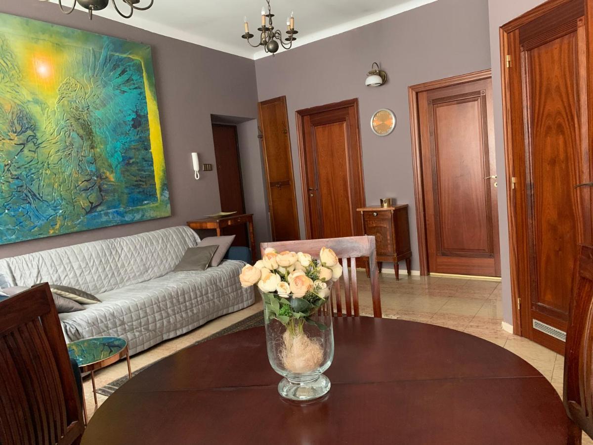 Beautiful And Charming In The Heart Of The Old Town Apartment *