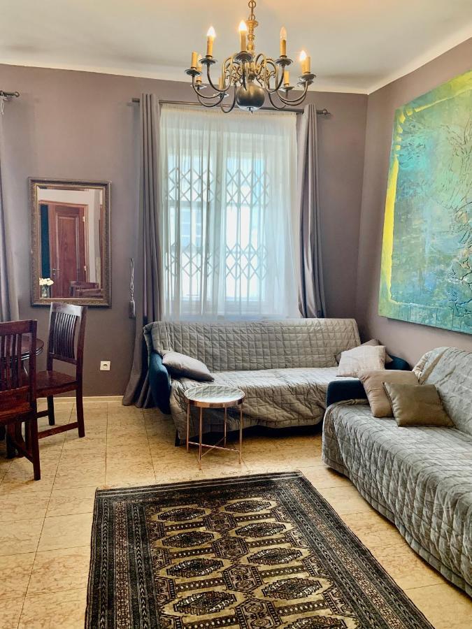 Beautiful And Charming In The Heart Of The Old Town Apartment *